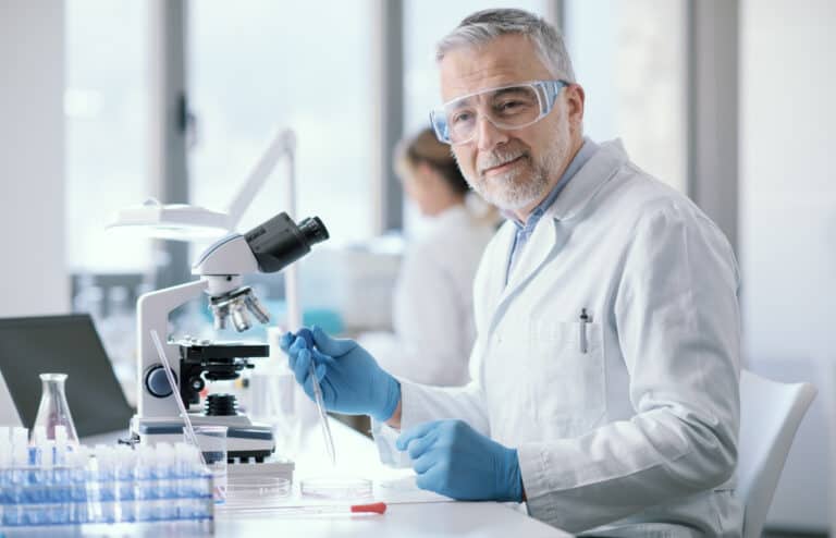 Scientist working in the laboratory